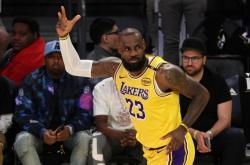 开云app下载詹姆斯官方宣布表现优异新规，快船引发争议！气势如虹延续(詹姆斯nba)